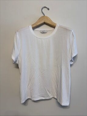 Aritzia babaton white everyday soft short sleeve sz l large preloved